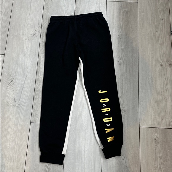 Jordan Boys Black and White Joggers - Picture 4 of 8